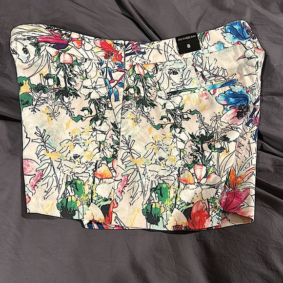 Floral Editor Short (4 1/2” inseam) - Picture 4 of 8